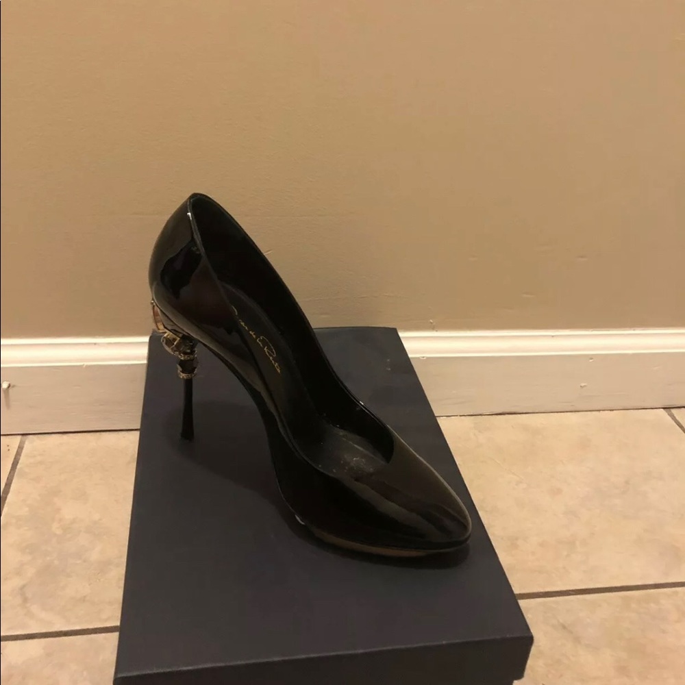 Black jeweled size 8 Oscar de la renta heels